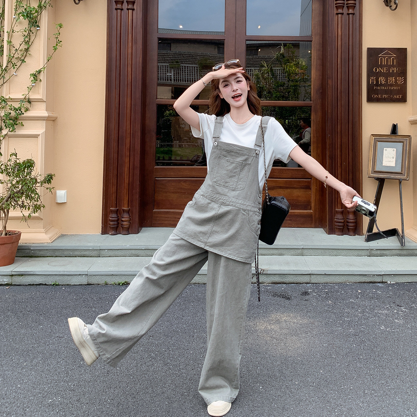 休闲风背带T恤套装女夏季2026新款今年流行爆款超火阔腿裤三件套