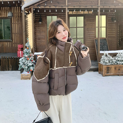 皮毛一体拼接牛角扣短款羽绒服女