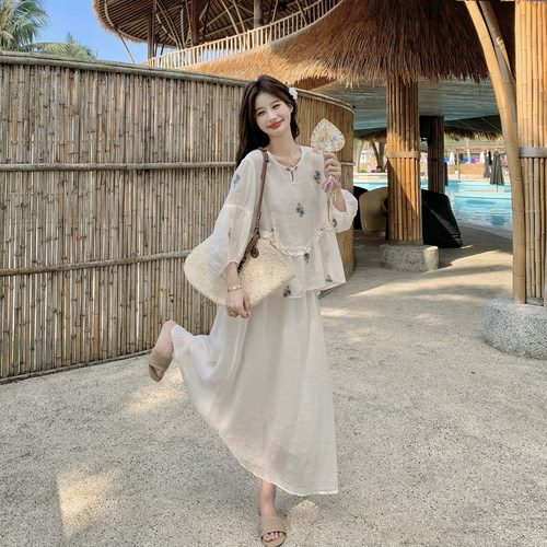 木耳边刺绣米白色衬衫半身裙套装