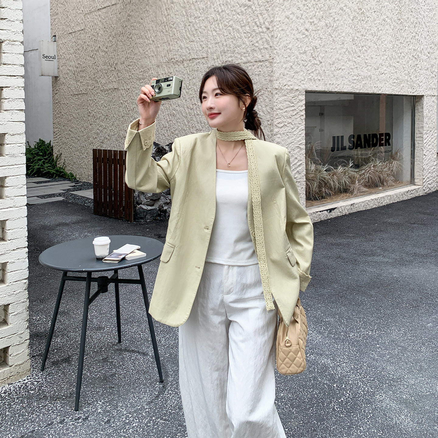 浅黄色蕾丝飘带V领皮衣外套女春