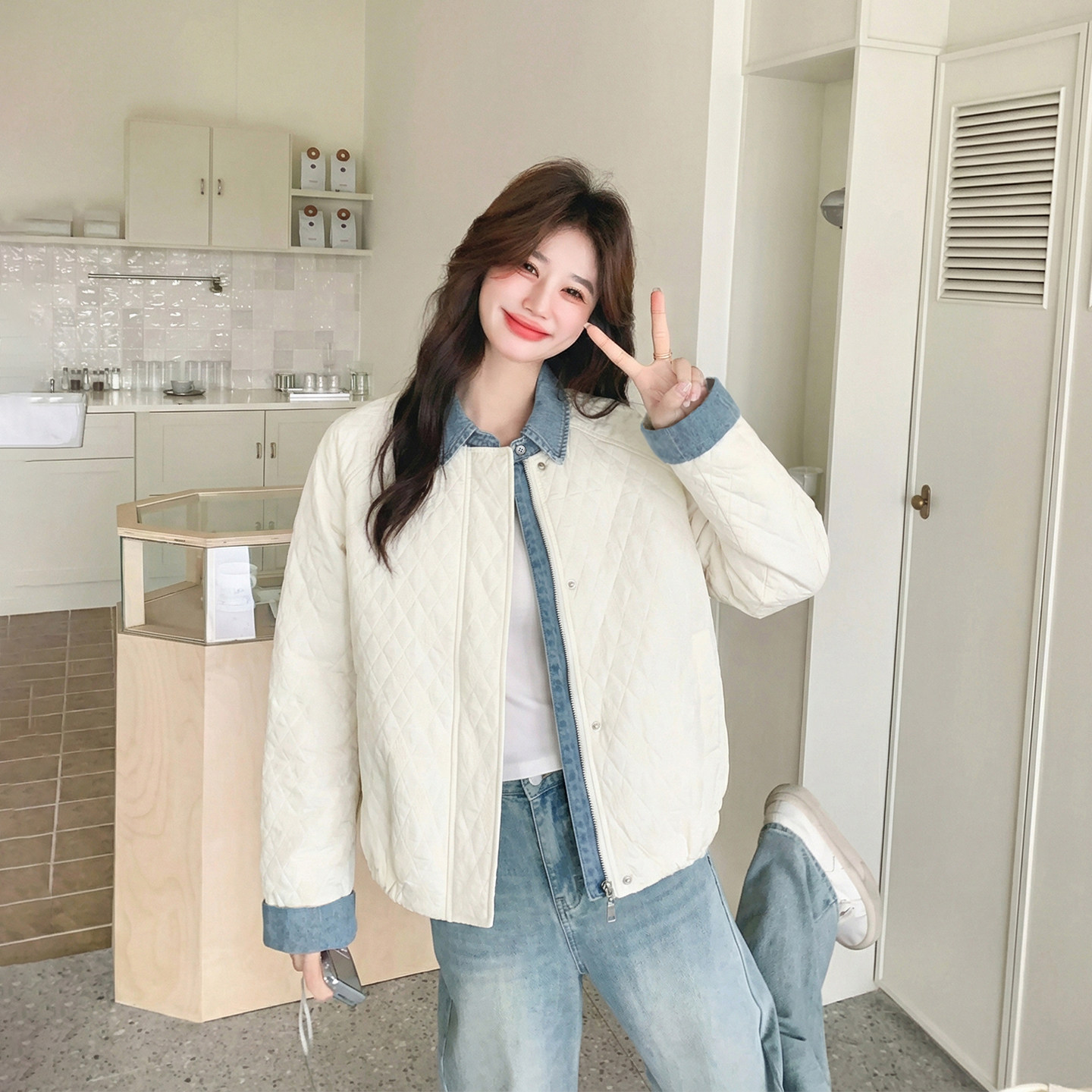 米白色菱形格牛仔拼接短外套女春季2026新款减龄巨好看小个子上衣