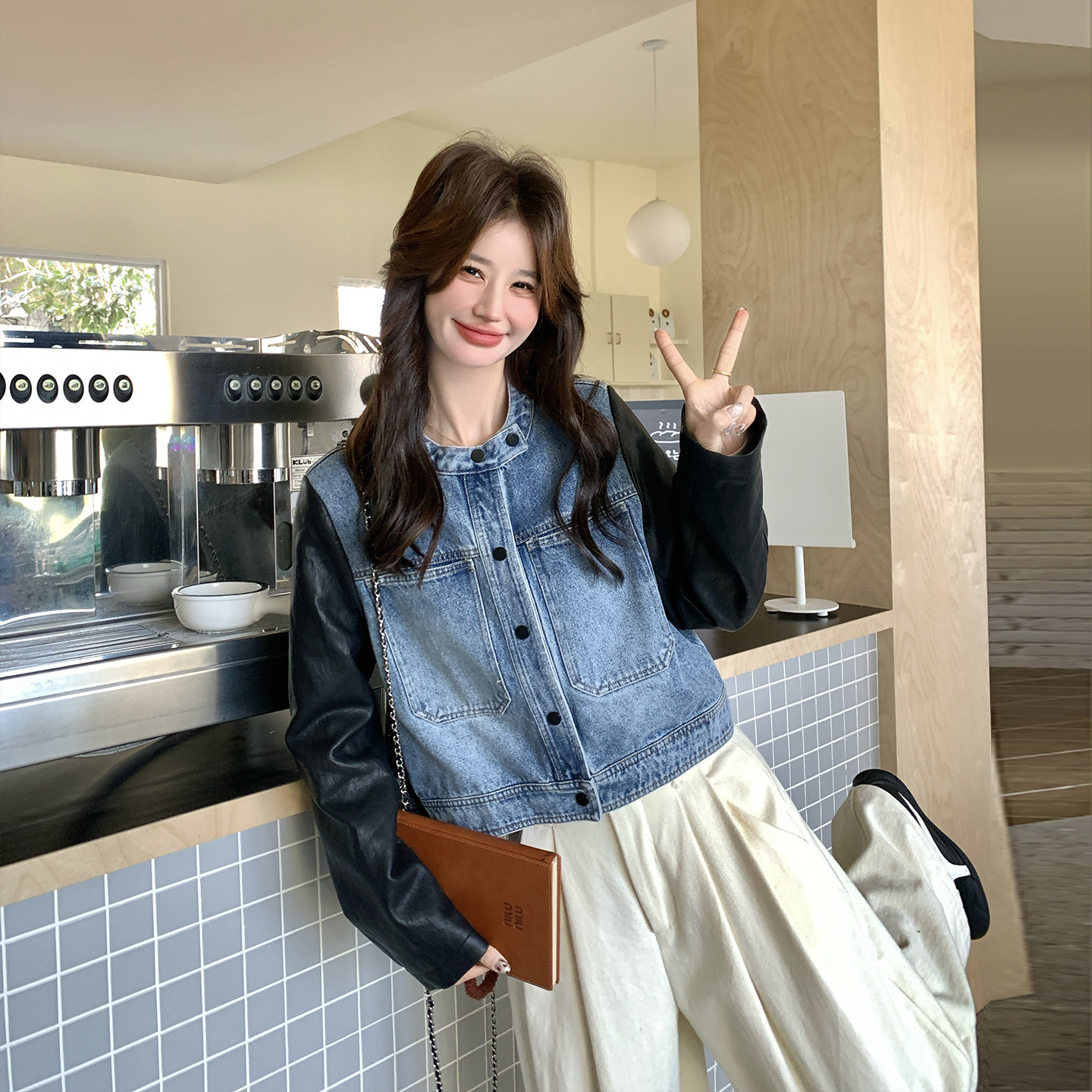 PU皮拼接蓝色短款牛仔外套女春季2026新款小个子超火减龄夹克上衣