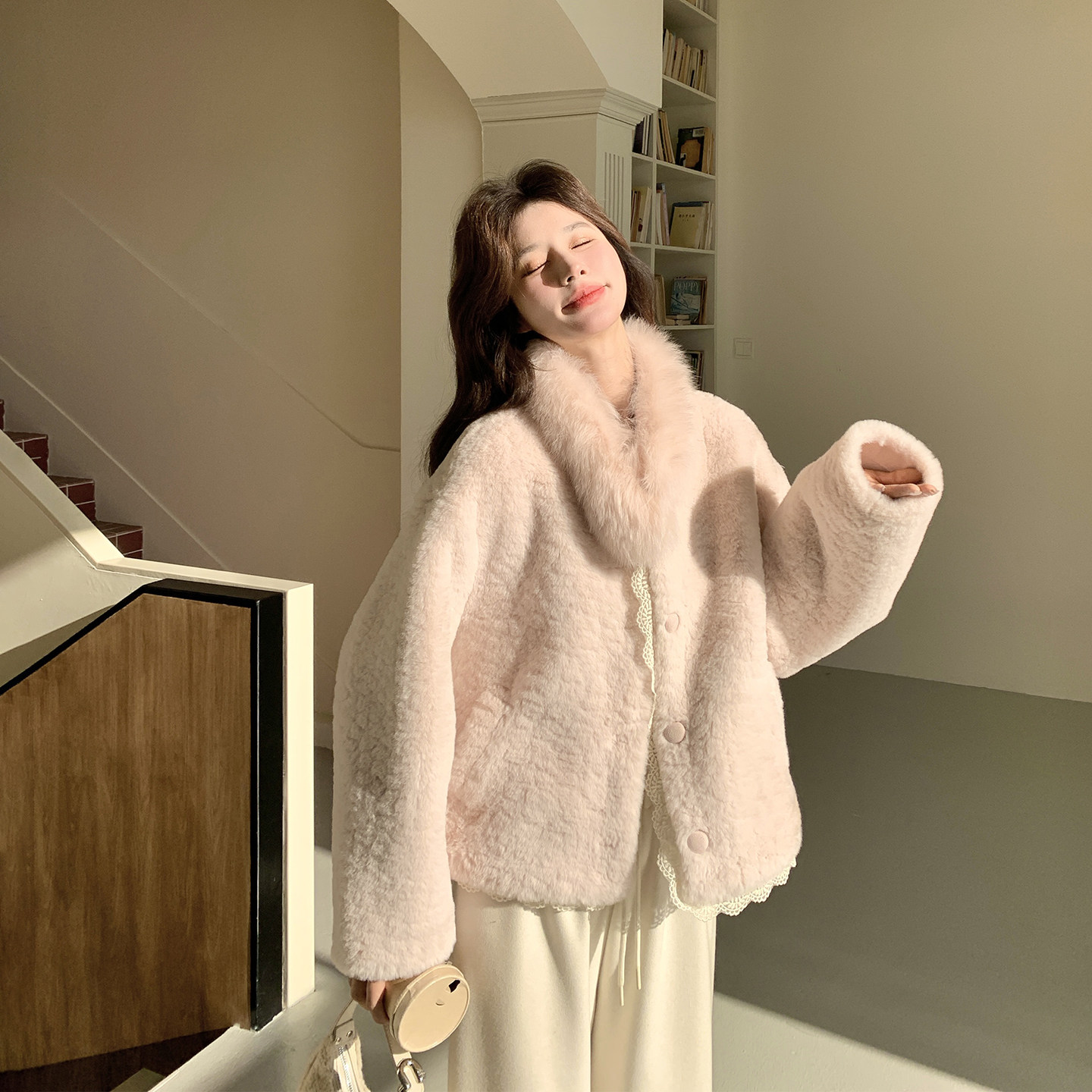 独特漂亮配围巾粉色羊羔毛外套女冬季2025新款皮毛一体羊羔毛上衣