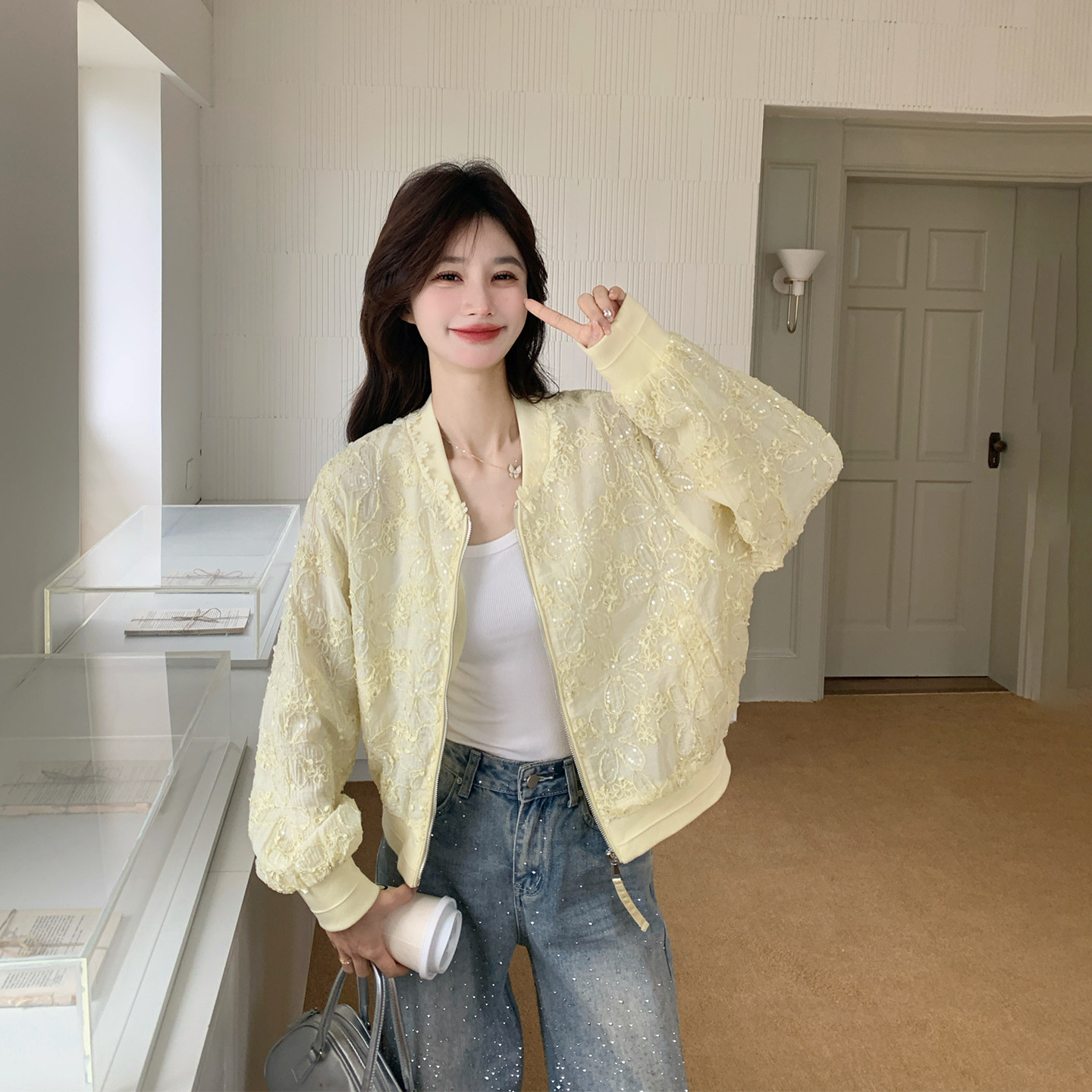 浅黄色蕾丝亮片棒球服短外套女春