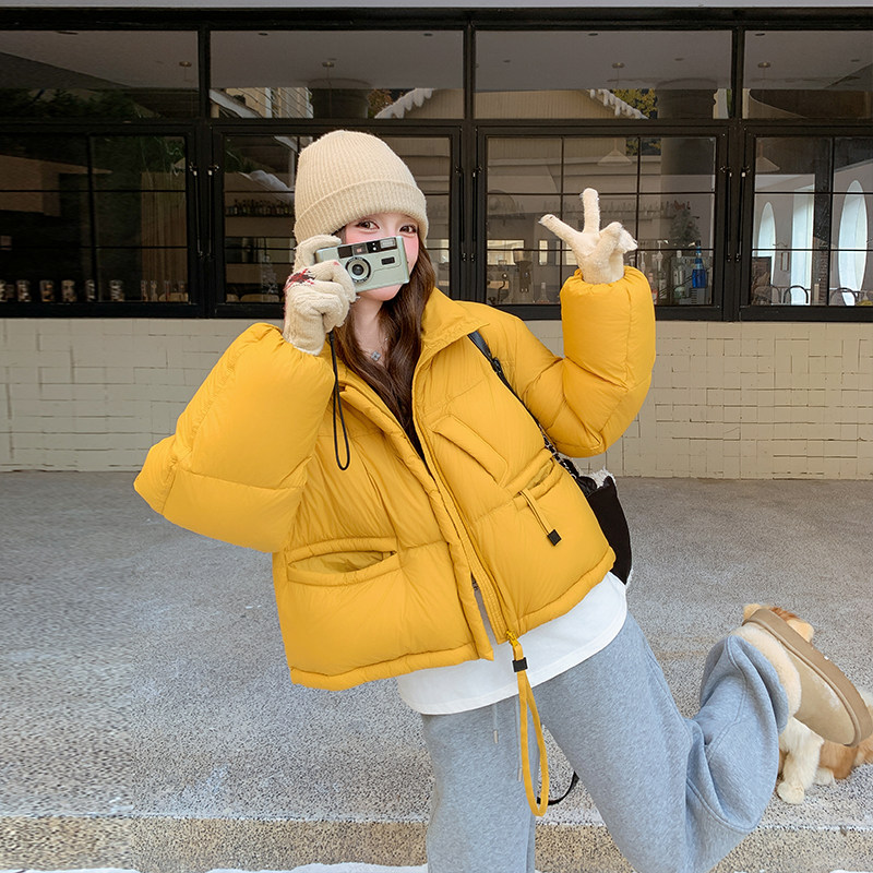多巴胺黄色立领90羽绒服女冬季2025新款短款小个子超火白鸭绒外套
