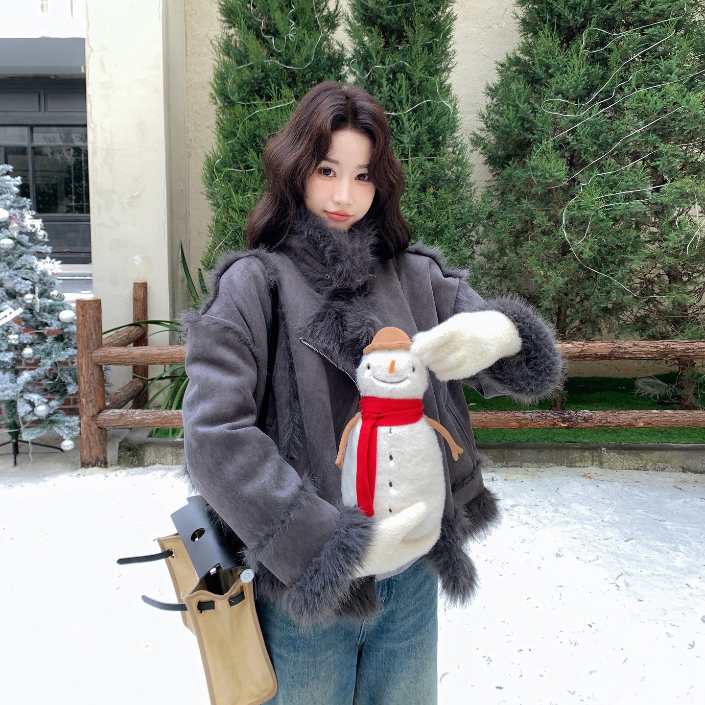 深灰色时髦感皮毛一体保暖外套女冬季2025年新款加绒加厚气质棉服