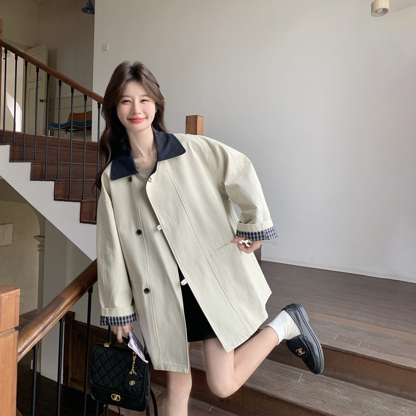 格子拼接撞色翻领风衣外套女春季2026新款中长款廓形流行百搭大衣