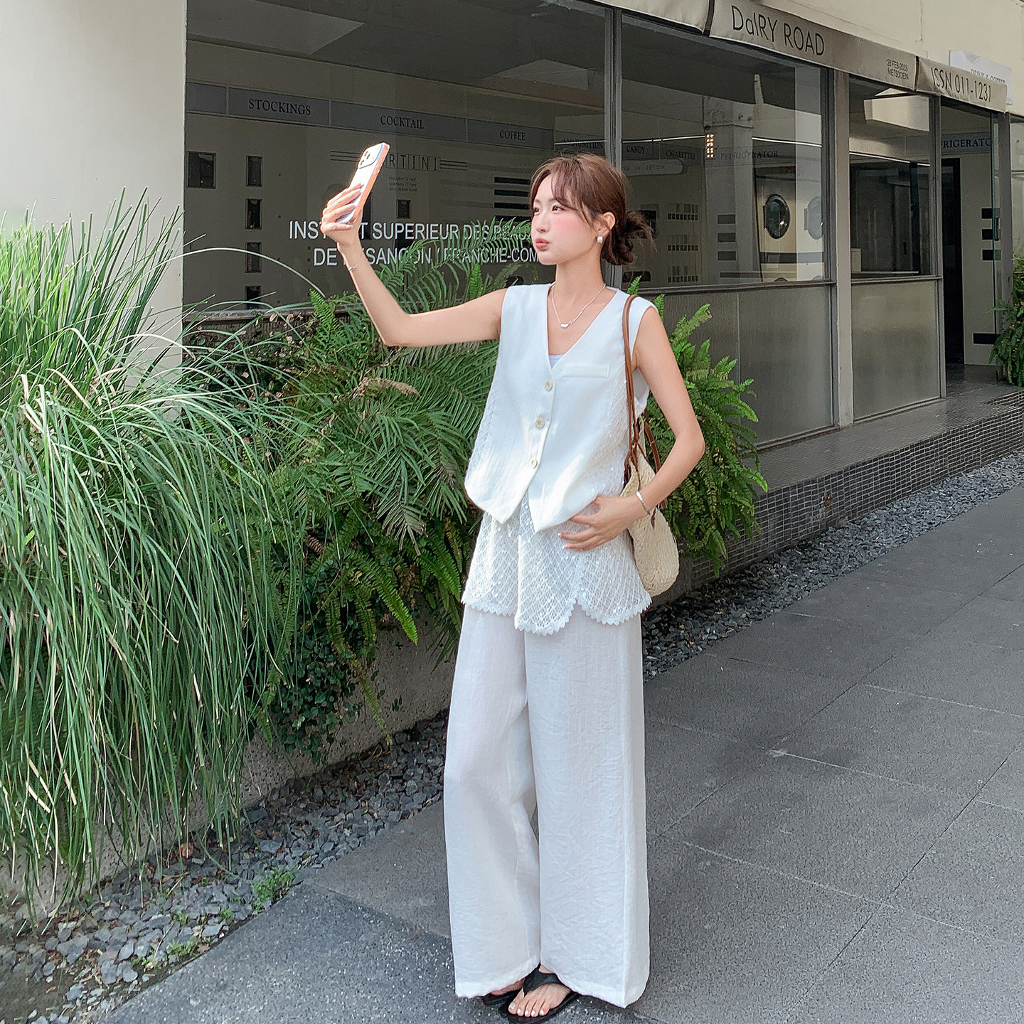 简约休闲白色马甲蕾丝屁帘阔腿裤套装女夏季2026新款松弛感两件套