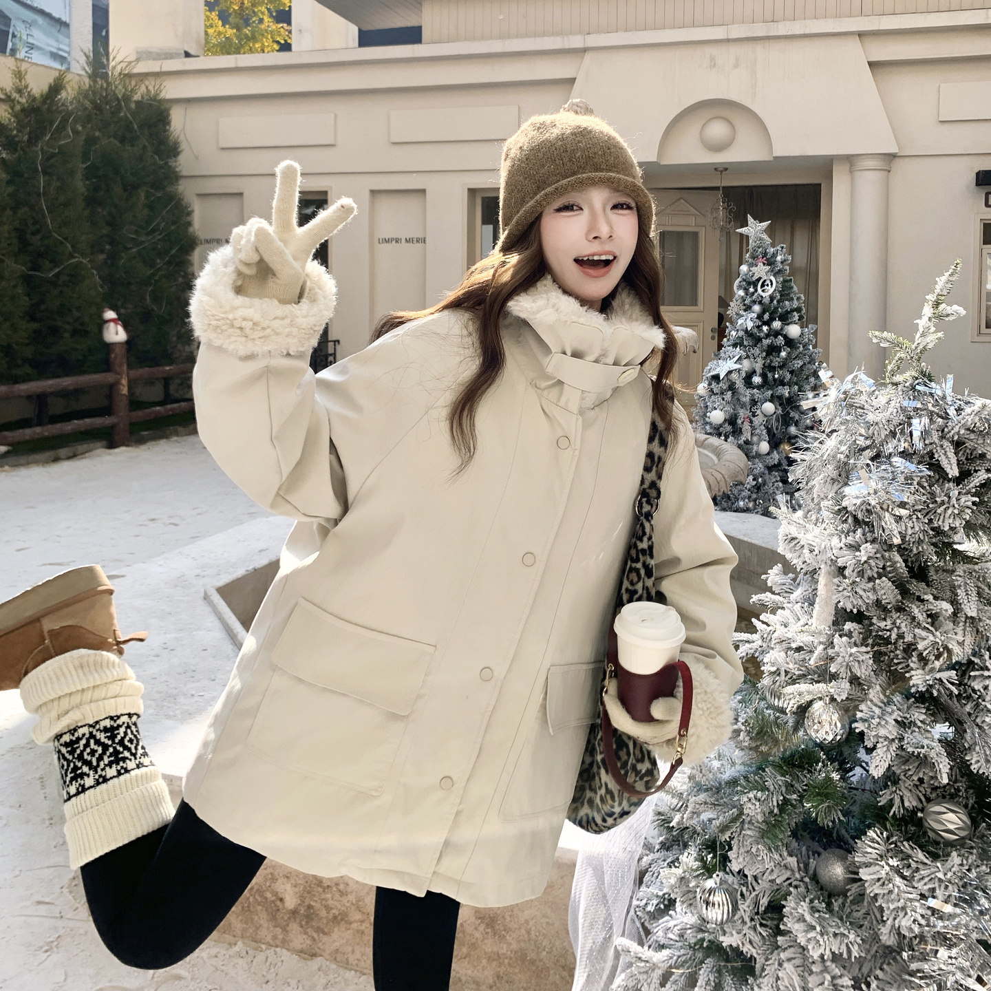 卡其毛绒拼接90白鸭绒内胆派克服