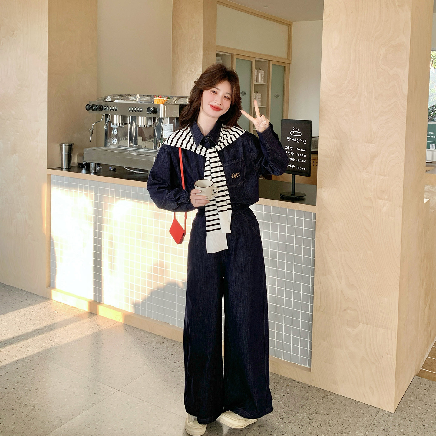 条纹披肩超火休闲复古风牛仔套装女春季2026新款衬衫阔腿裤两件套