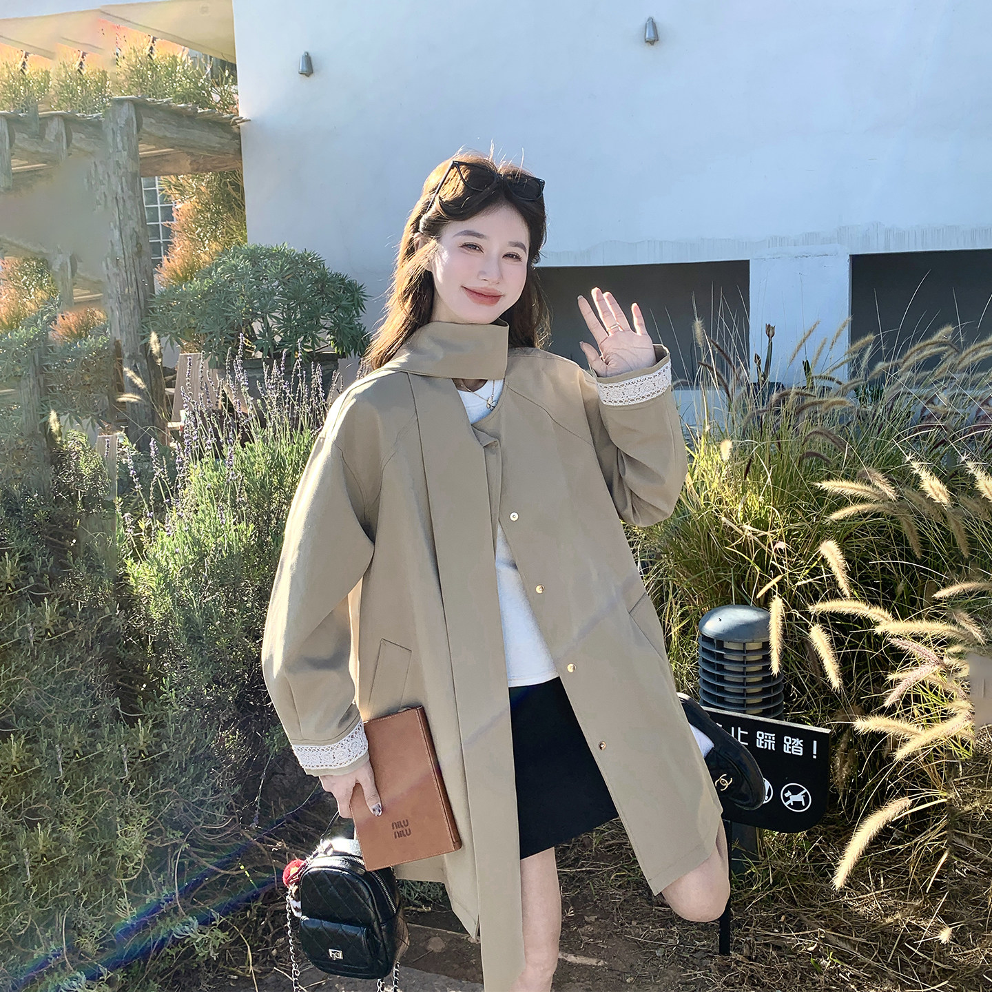 卡其色蝴蝶结蕾丝拼接风衣外套女