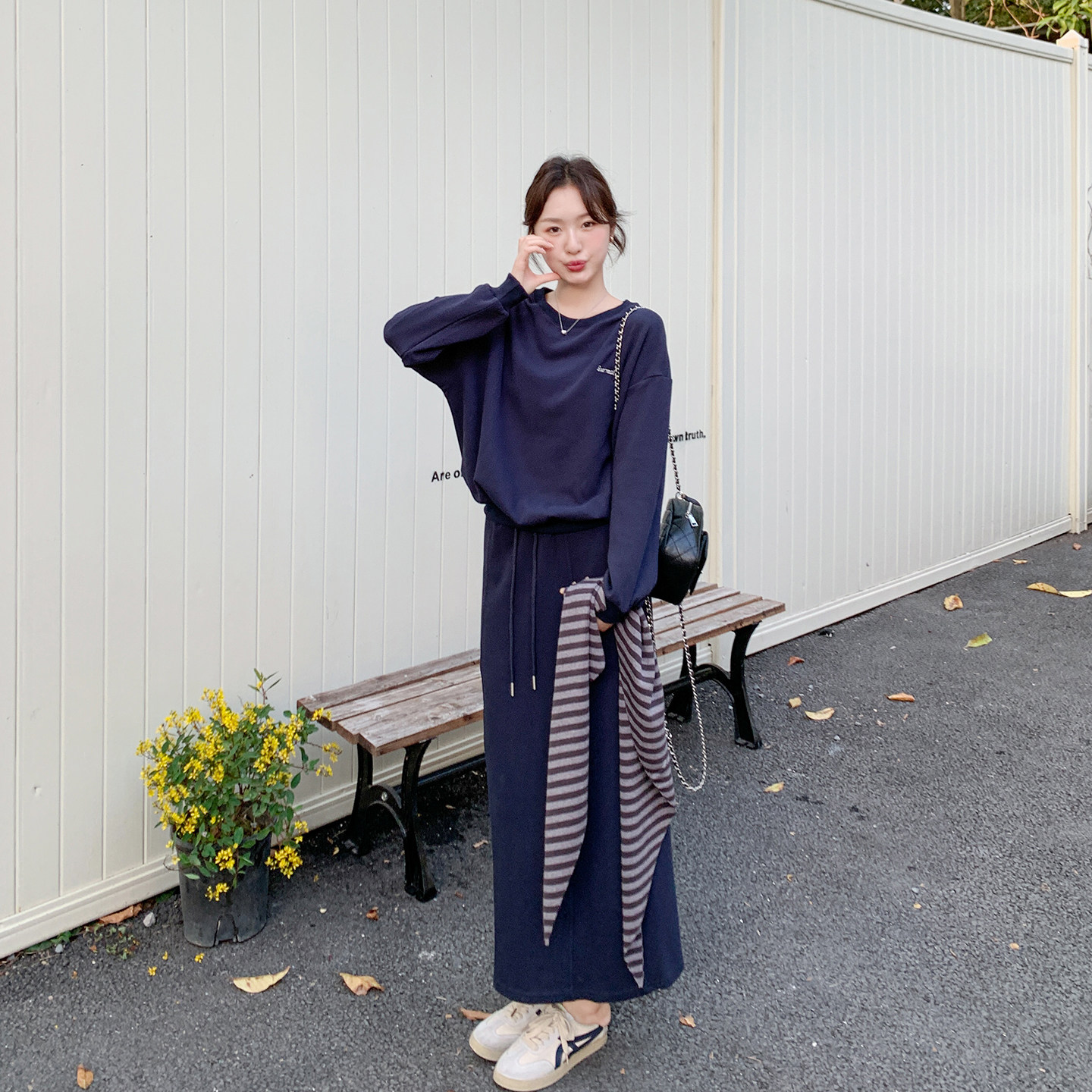 超火穿搭高级感藏青色卫衣套装女