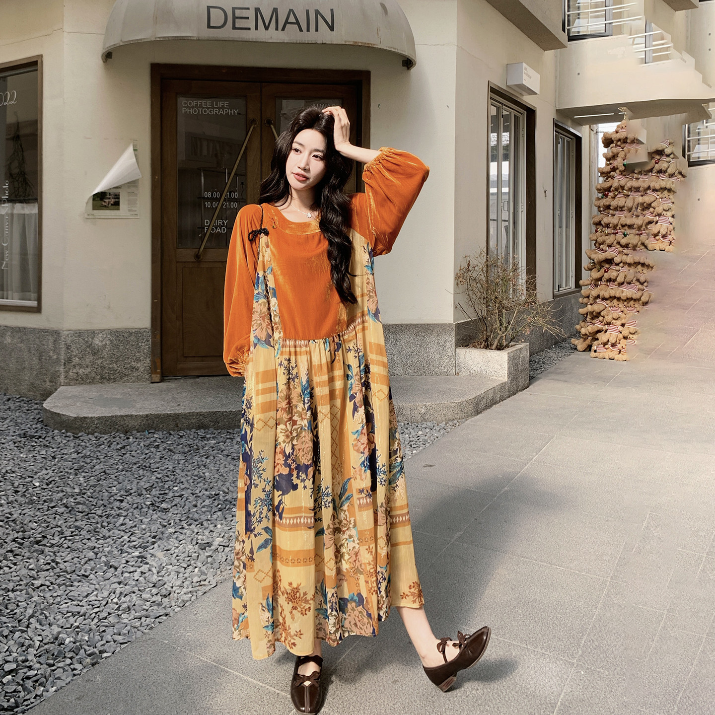 气质拼接橘色金丝绒碎花连衣裙女春季2026新款高端大气巨好看长裙