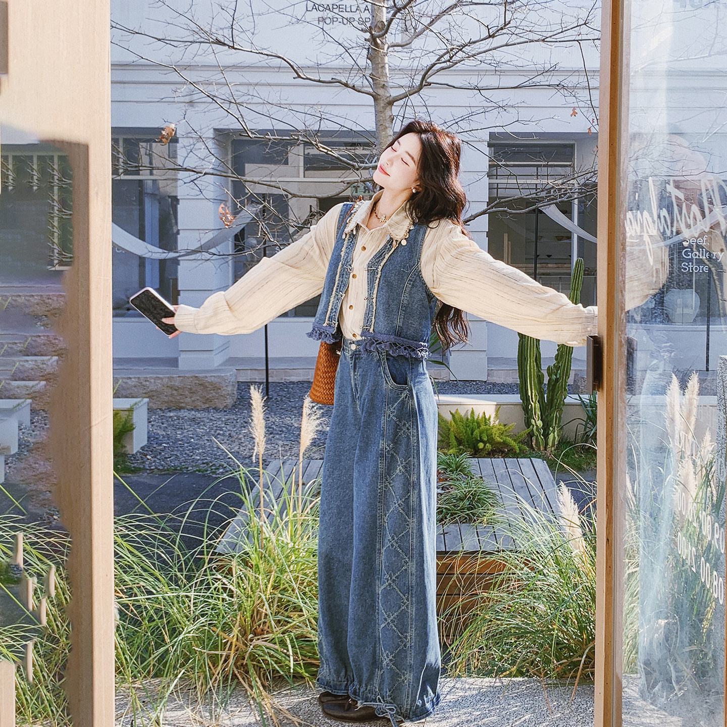 今年流行爆款牛仔设计感套装女春季2026新款马甲衬衫阔腿裤三件套