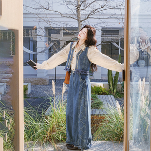 今年流行爆款牛仔设计感套装女春季2026新款马甲衬衫阔腿裤三件套