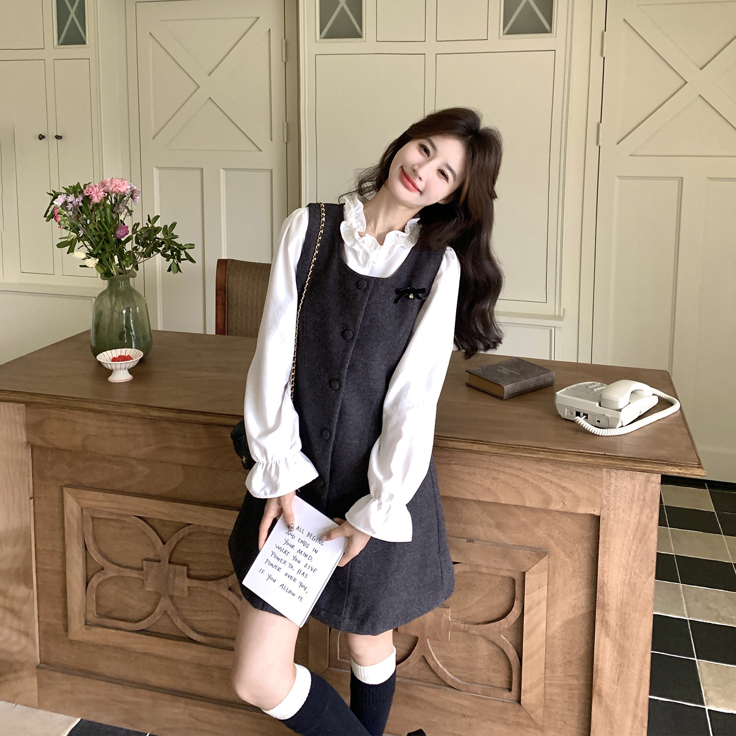 学院风休闲灰色背心连衣裙套装女春季2026新款小个子花边衬衫裙子