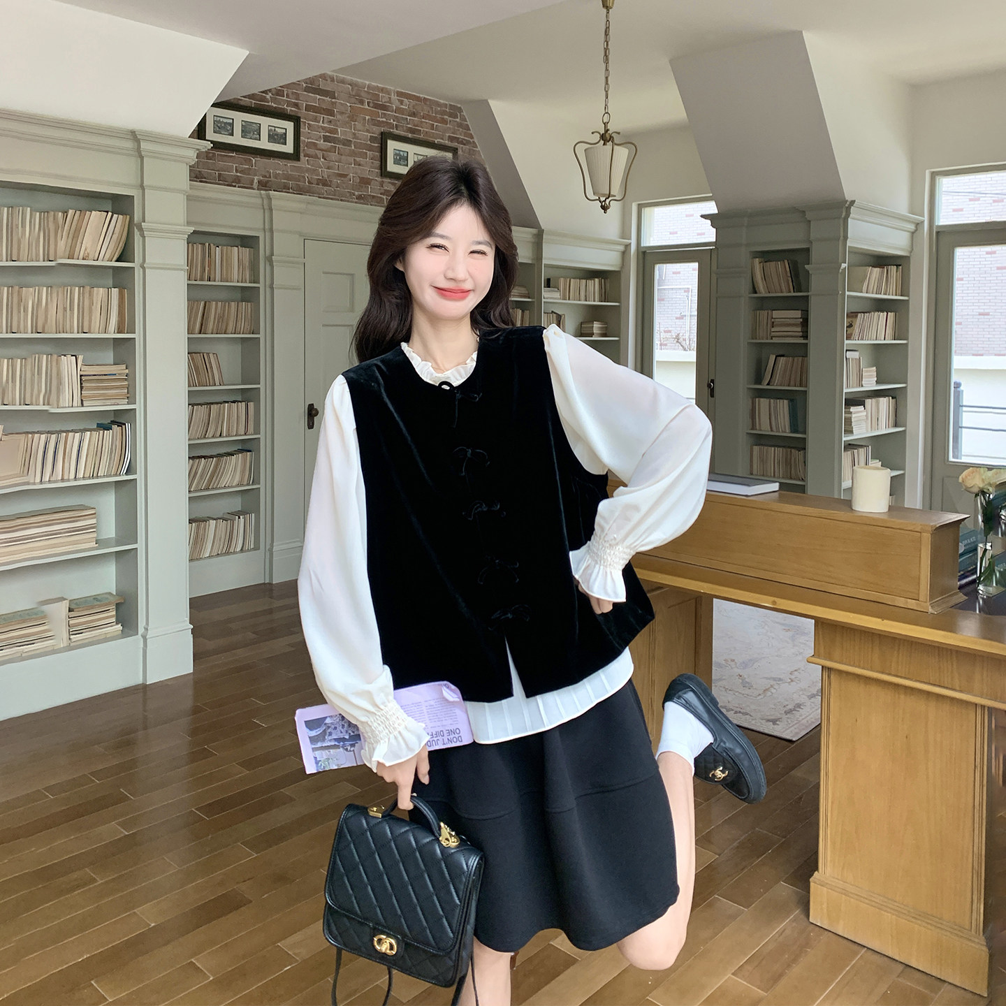 丝绒马甲超火打底衫短裙套装女春