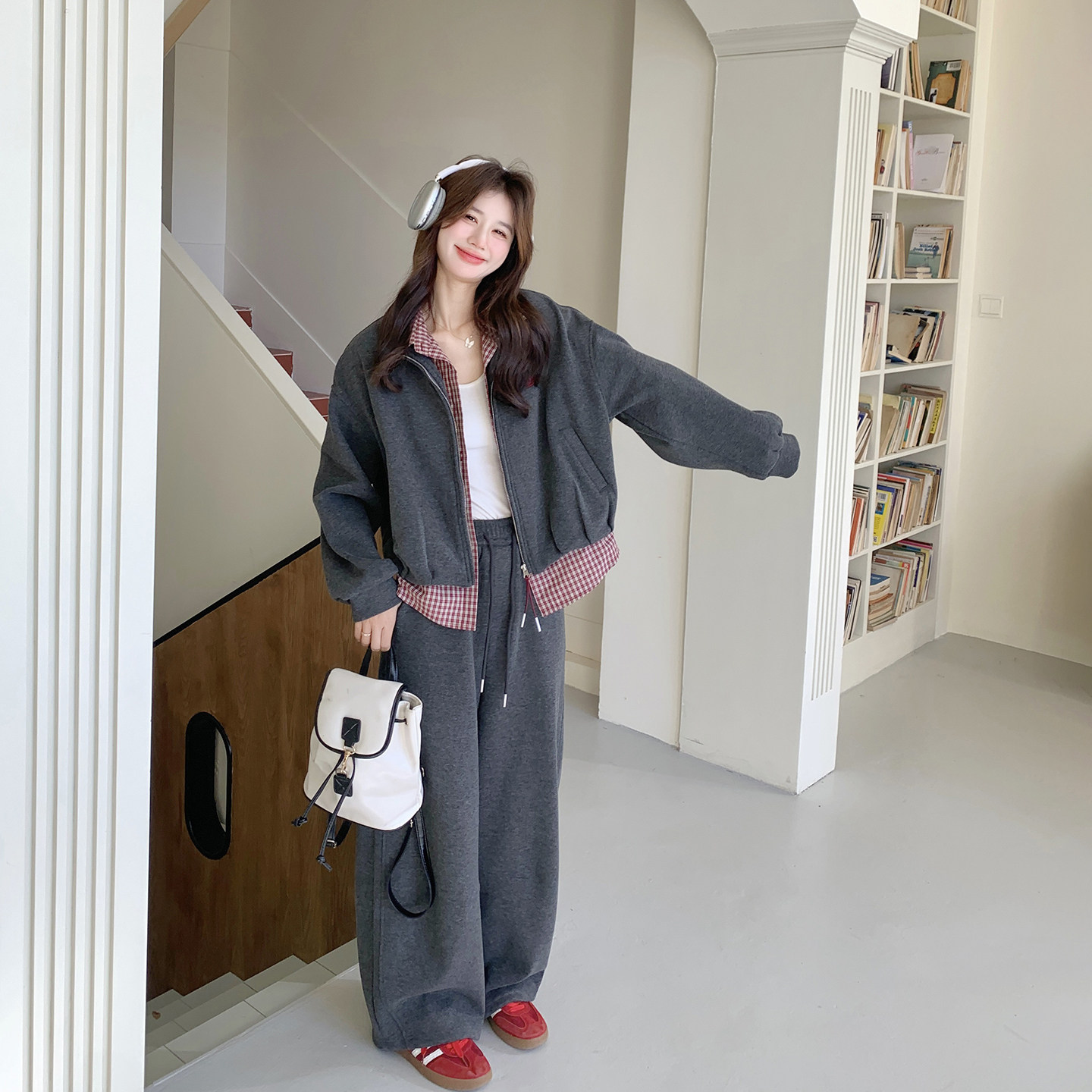 格纹拼接灰色休闲运动套装女春季