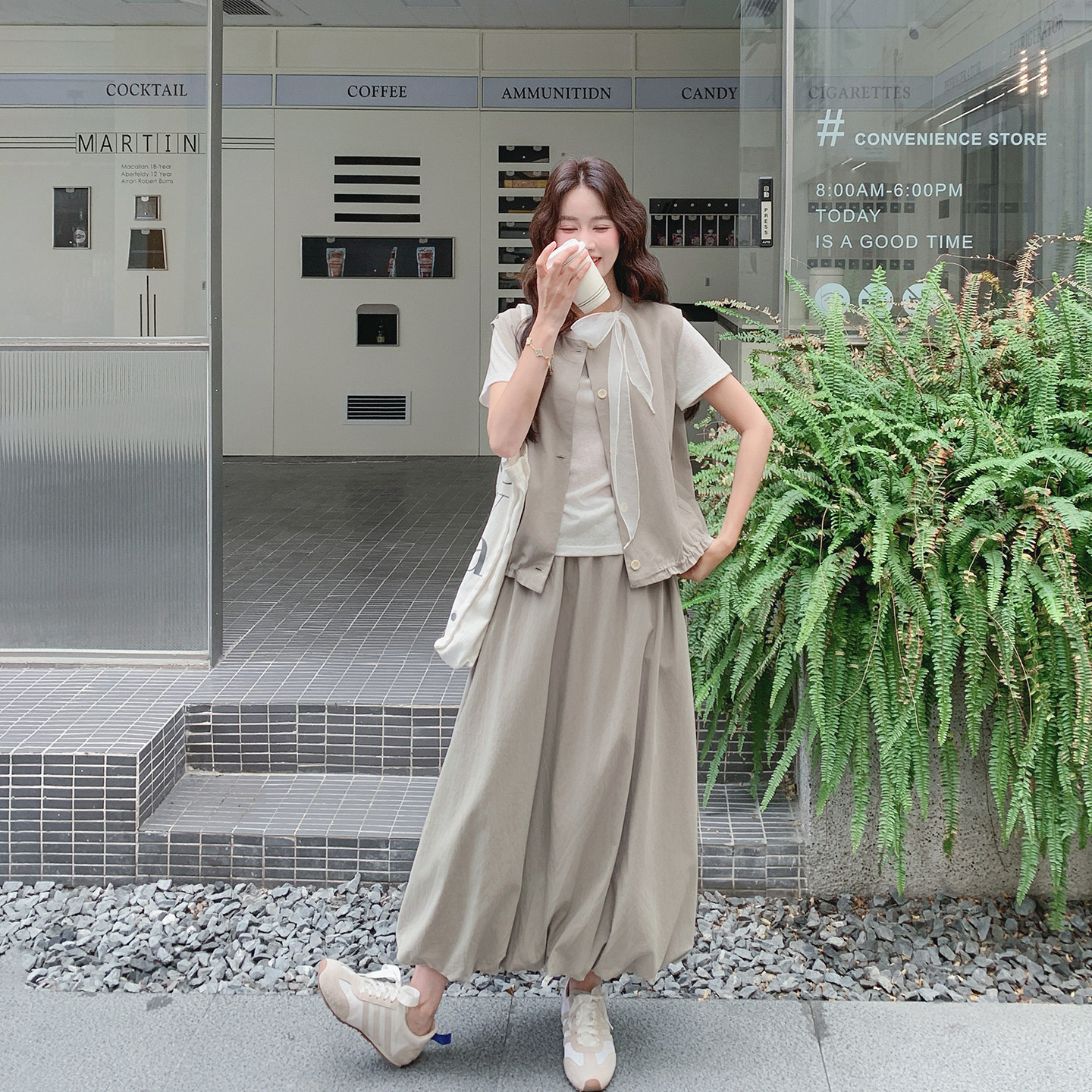 巨好看卡其色马甲T恤套装女夏季