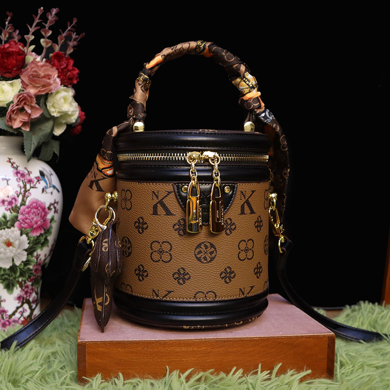 爆款圆筒包包新款2025圆柱形包手提水桶斜挎包质感时尚高级单肩包