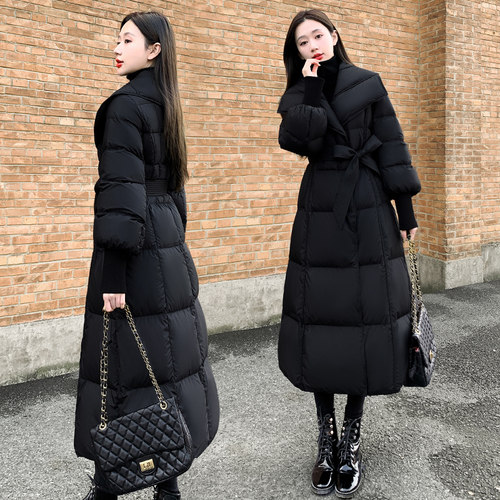 黑色系带翻领长过膝外套2025年新款女装冬季修身收腰长款羽绒服女