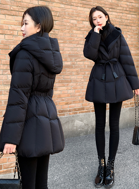 2025新款女装冬季修身收腰中长款羽绒服女黑色连帽拼接外套白鸭绒