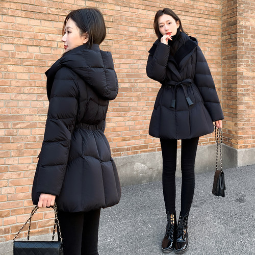 2025新款女装冬季修身收腰中长款羽绒服女黑色连帽拼接外套白鸭绒