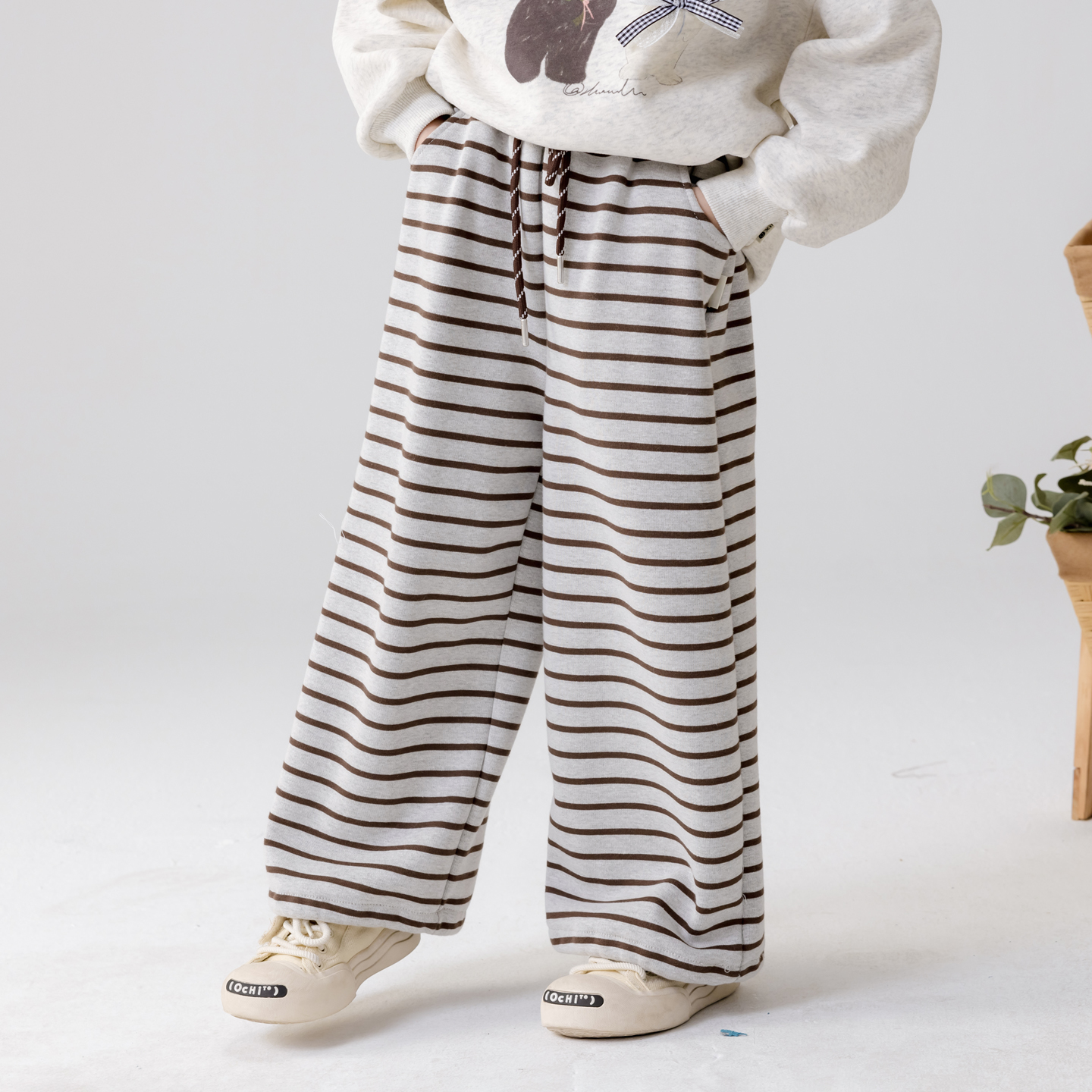 哈依鲁女童2025秋冬季新款条纹加绒卫裤儿童一体绒宽松直筒休闲裤