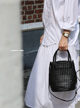 哈德良HADRIAN羊皮编织系列小众设计水桶手提斜挎单肩女包H26312