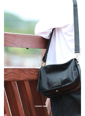 HADRIAN哈德良降落伞防水布陪头层牛单肩斜挎手双肩带女包H25776