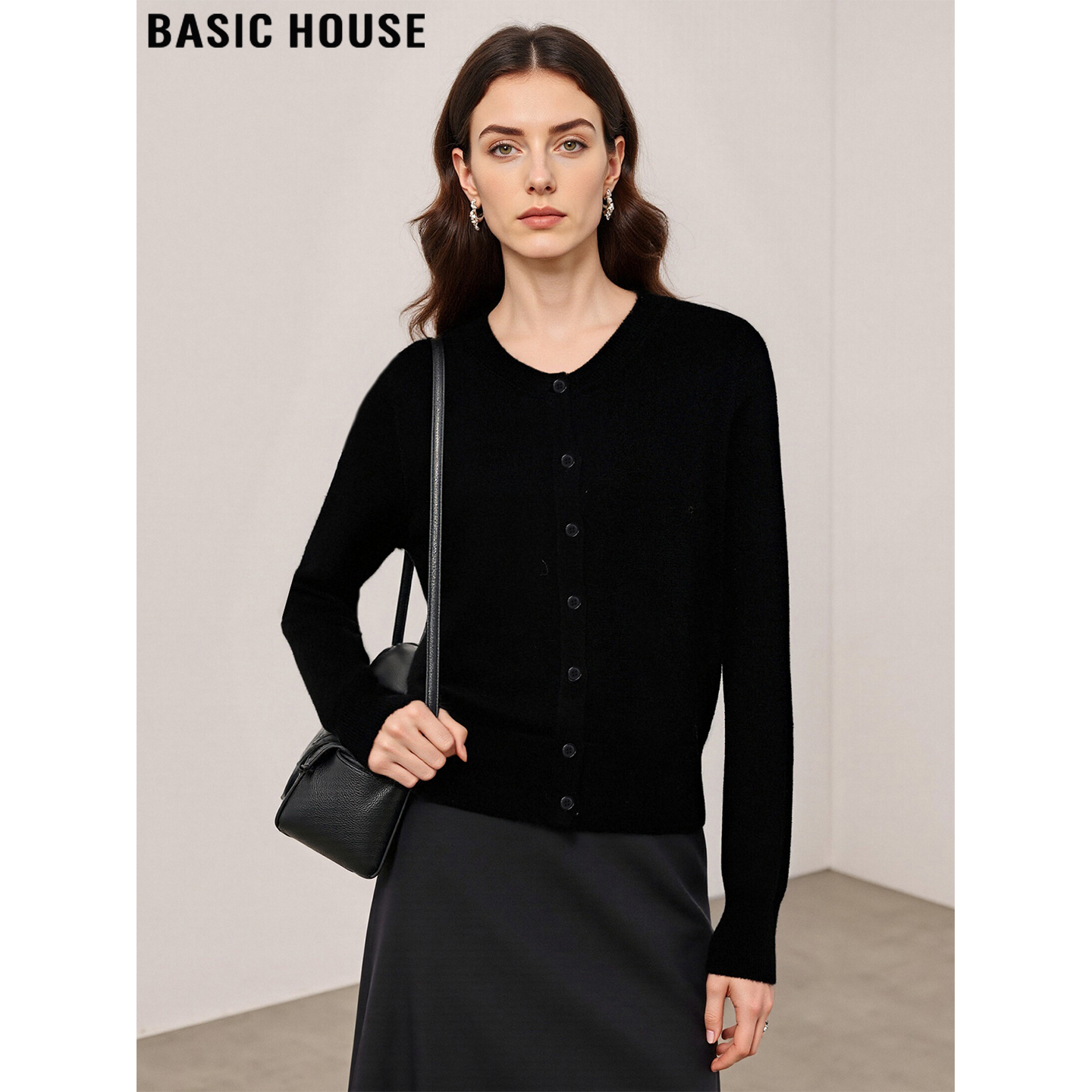 百家好黑色单排扣圆领针织开衫女