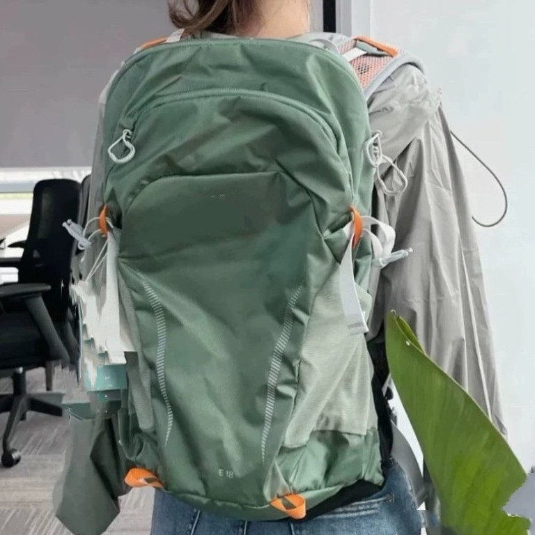 26L 双肩包 骇客 暴风 日光 男女户外背包 登山包 徒步双肩包 28L图片