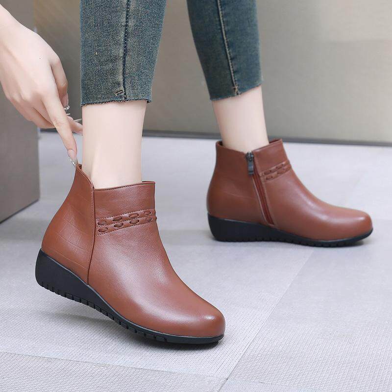 真皮短靴女低跟妈妈鞋软底单靴舒适平底靴子冬季女鞋大码加绒棉鞋