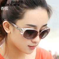 The 2026 new minimalist women's UV-resistant sunglasses are a trendy choice for women's driving with polarized light thumbnail 5