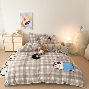 富山商店 x Pingu企鹅家族咖啡色织格牛奶绒秋冬保暖四件套