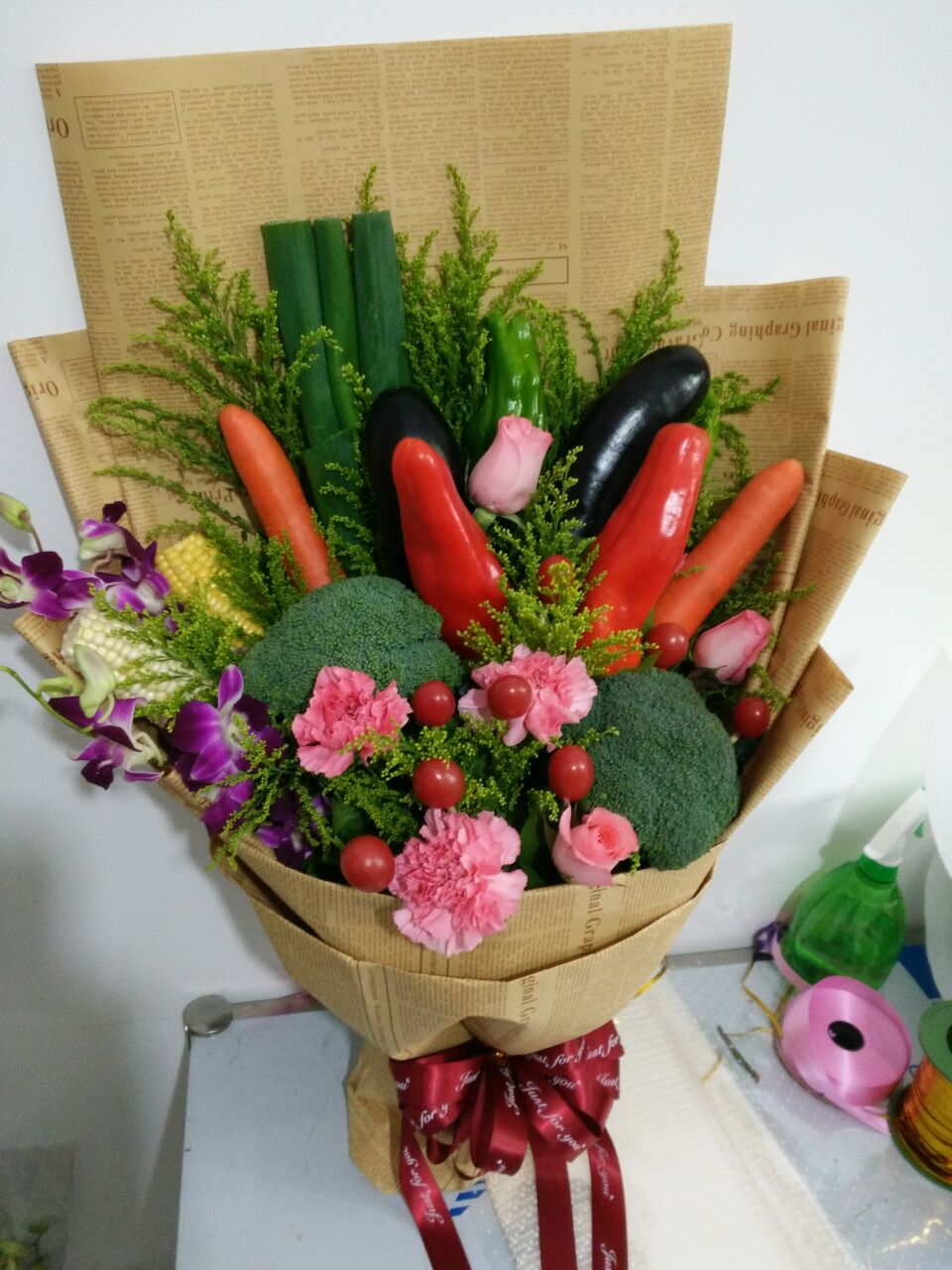 混搭蔬菜惊喜时尚花束原创设计鲜花蔬菜混搭花生日爱人惊喜礼物花