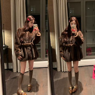 (吴大笑)暮色古堡~看起来很贵显瘦松弛感中古系带环保水貂外套