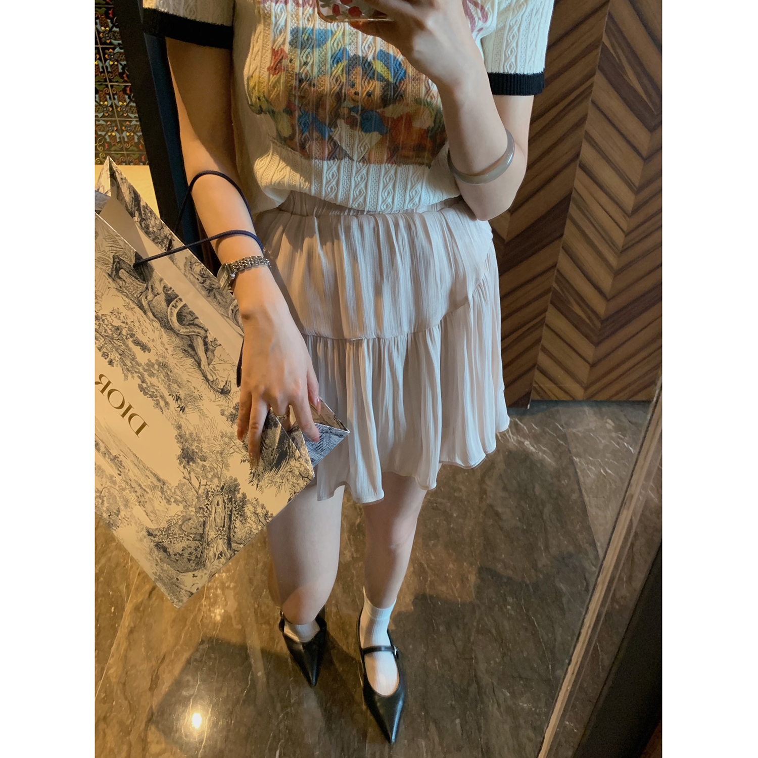 吴大笑珠光细闪防走光半身裙