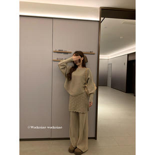 （吴大笑）华盛顿郊区～百搭温柔圆领设计感裁剪上衣+屁帘阔腿裤