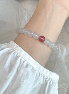 轻文艺小美好-白玛瑙草莓晶手串