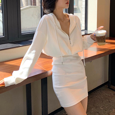 同款卫衣裙连体裙白色连帽连衣裙