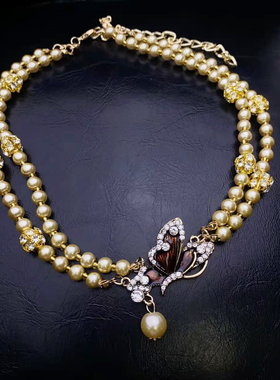 宫廷中古复古气质香槟色珍珠滴油蝴蝶闪钻做旧项链配饰瑞丽冷酷潮