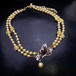 宫廷中古复古气质香槟色珍珠滴油蝴蝶闪钻做旧项链配饰瑞丽冷酷潮