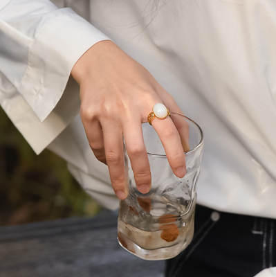 蛋面白玉沙弗莱18K金镶嵌