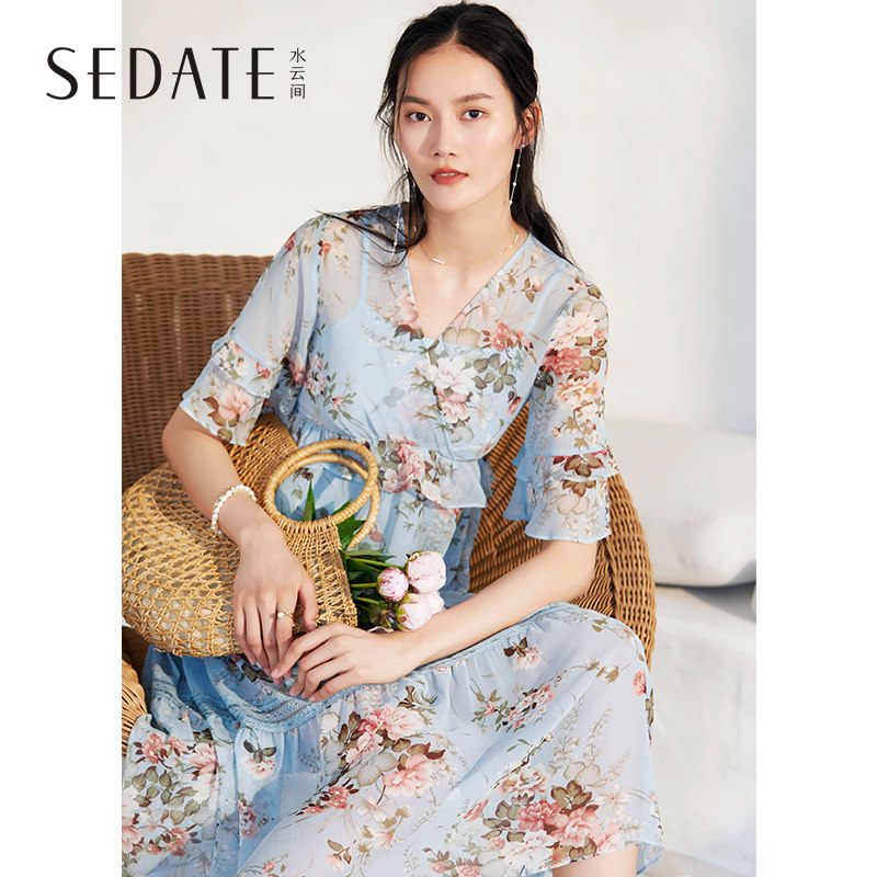 水云间中长款V领连衣裙2020夏新款甜美吊带蕾丝拼接喇叭袖碎花裙