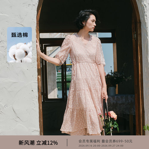 水云间v领粉色薄纱连衣裙女中长款收腰灯笼袖蛋糕裙字夏日氛围感
