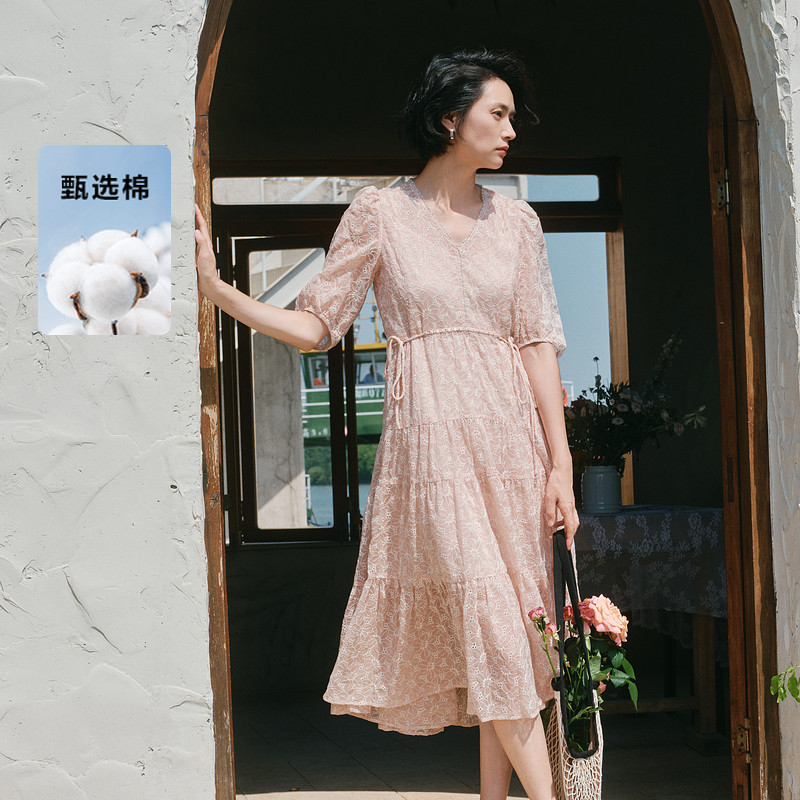 水云间v领粉色薄纱连衣裙女中长款收腰灯笼袖蛋糕裙字夏日氛围感