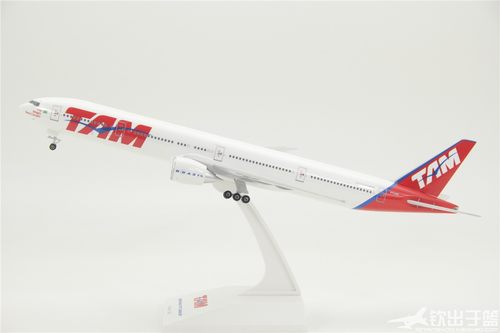 拼装飞机模型 波音B777-300ER巴西TAM航空 带起落架 1:200ABS材质