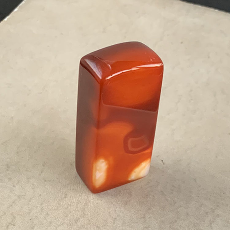 天然红玛瑙长方章原石印章实物