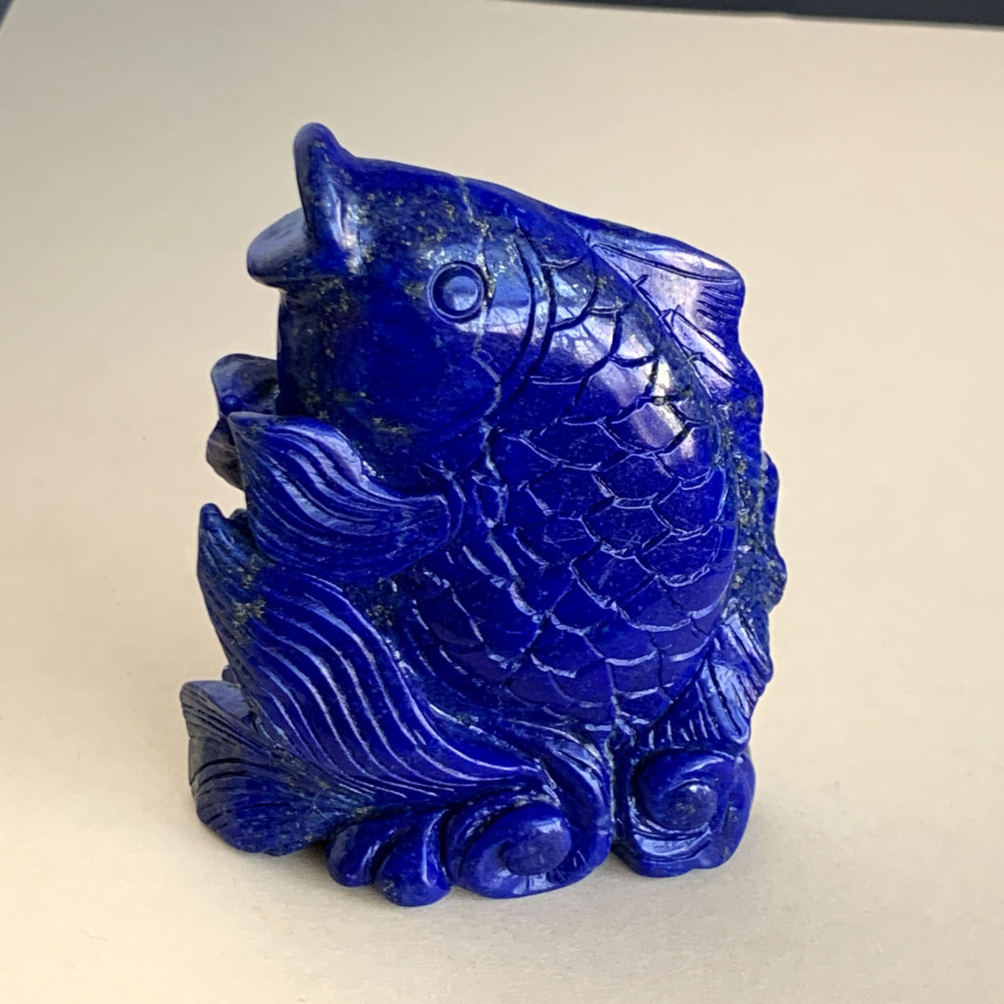 天然青金石雕刻鲤鱼摆件